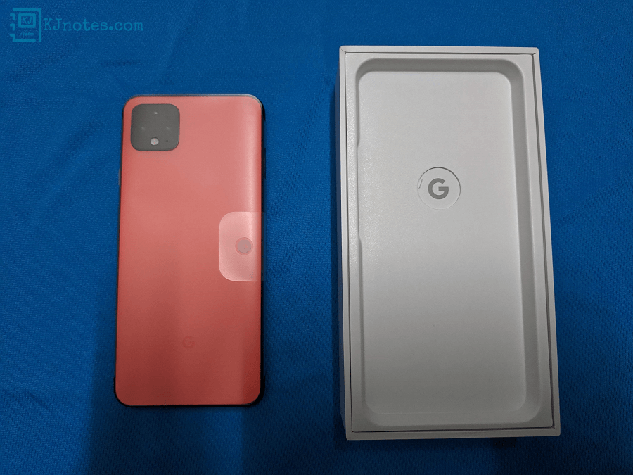 手機拿開箱子後，可以看到有一個洞，標著有一個Google商標的G圖示-pixel4xl033