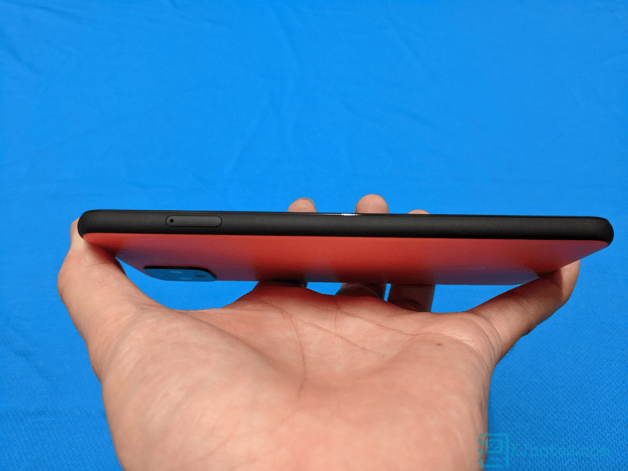 Pixel 4 XL手機左側邊可以看到SIM卡的卡槽-pixel4xl056