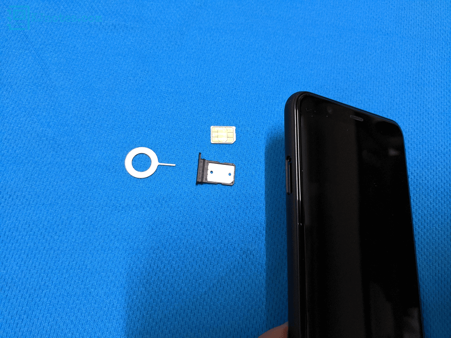 將Nano SIM卡插入至Pixel 4 XL SIM卡卡槽-pixel4xl060